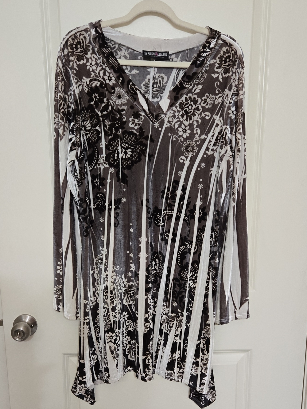 The Pyramid Collection Black and White Floral Stripe Tunic Dress